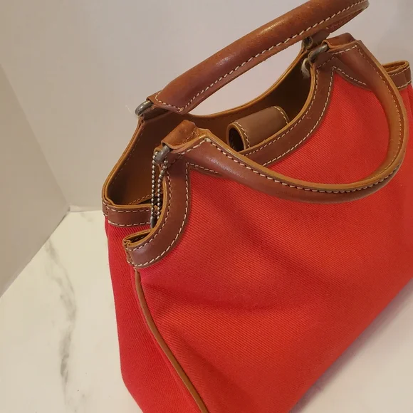 Red Canvas HAND BAG By FOSSIL - Picture 3 of 8
